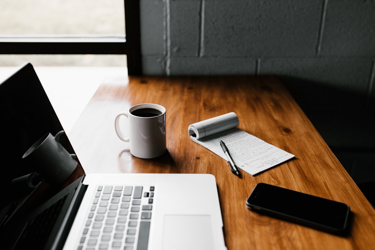 Using laptop to read online content