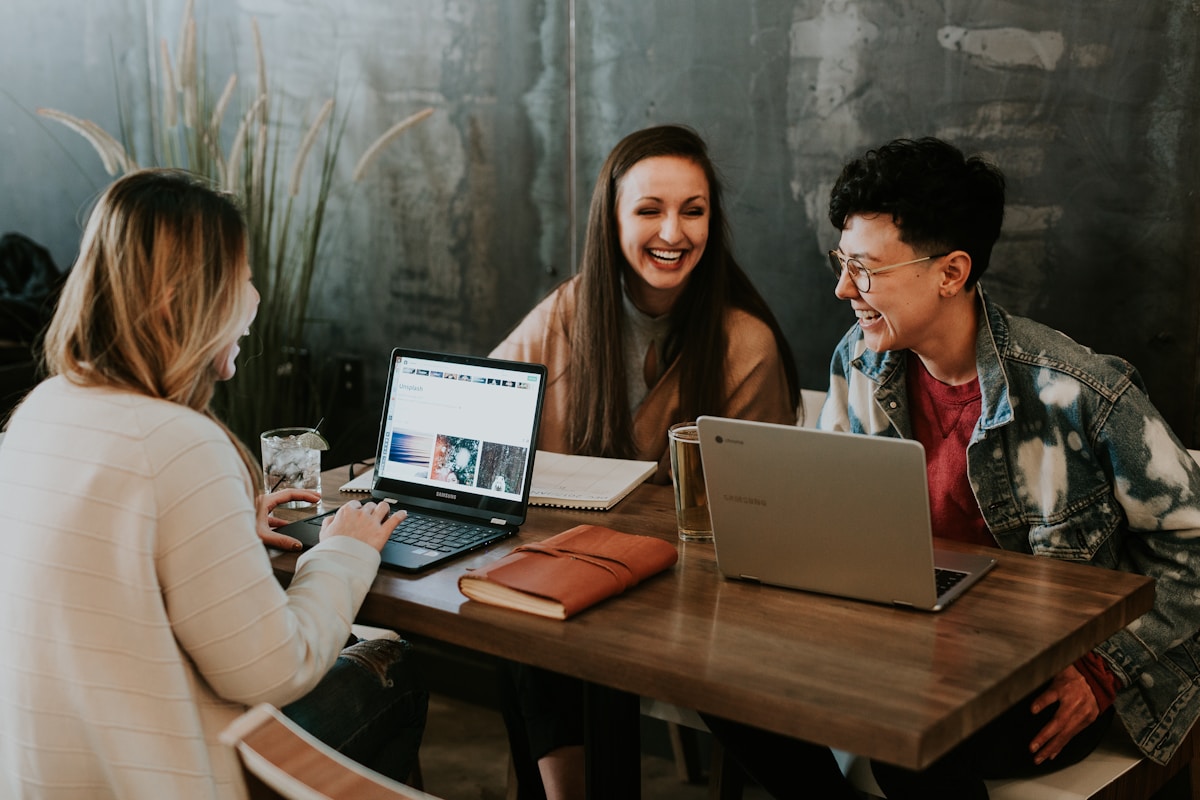 People collaborating while learning